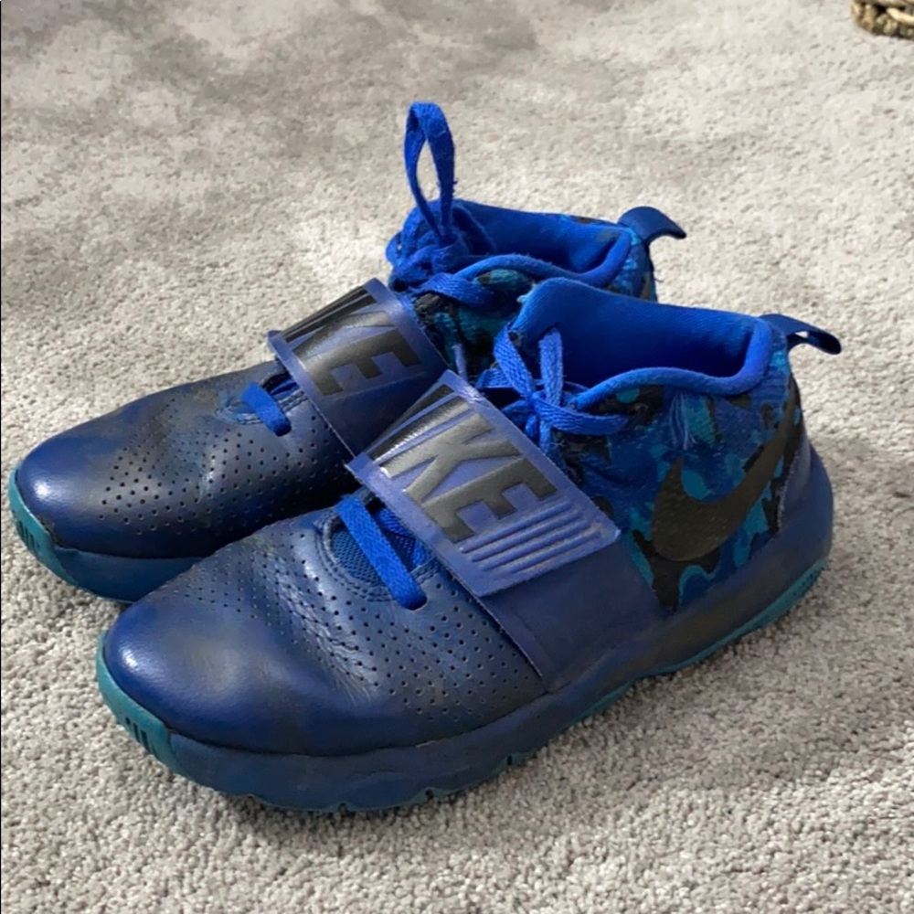 Nike hustle basketball shoes size 5